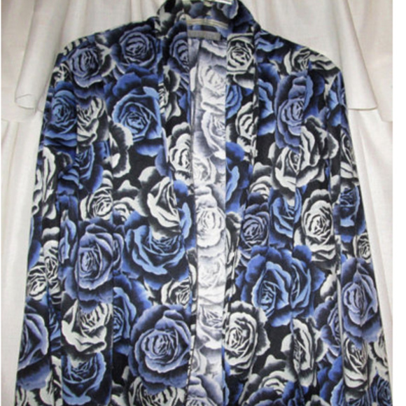 OLIVIA MOON WOMENS SIZE M SWEATER WITH ROSE PRINT - Picture 2 of 4